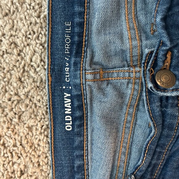 Old Navy Curvy Fit Denim Shorts - Picture 4 of 4